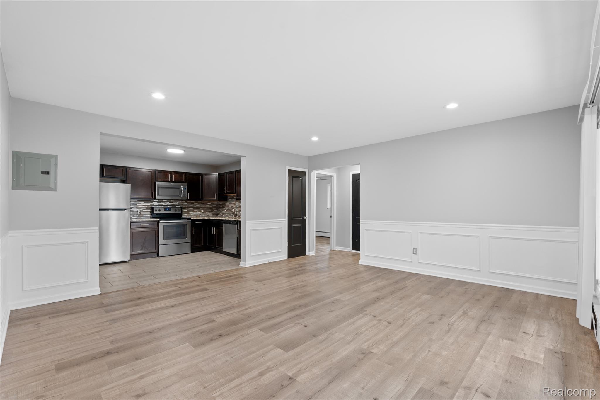 4127 Kent Road Royal Oak, MI 48073 - Photo 2 of 10 4127 kent rd_013.jpg
