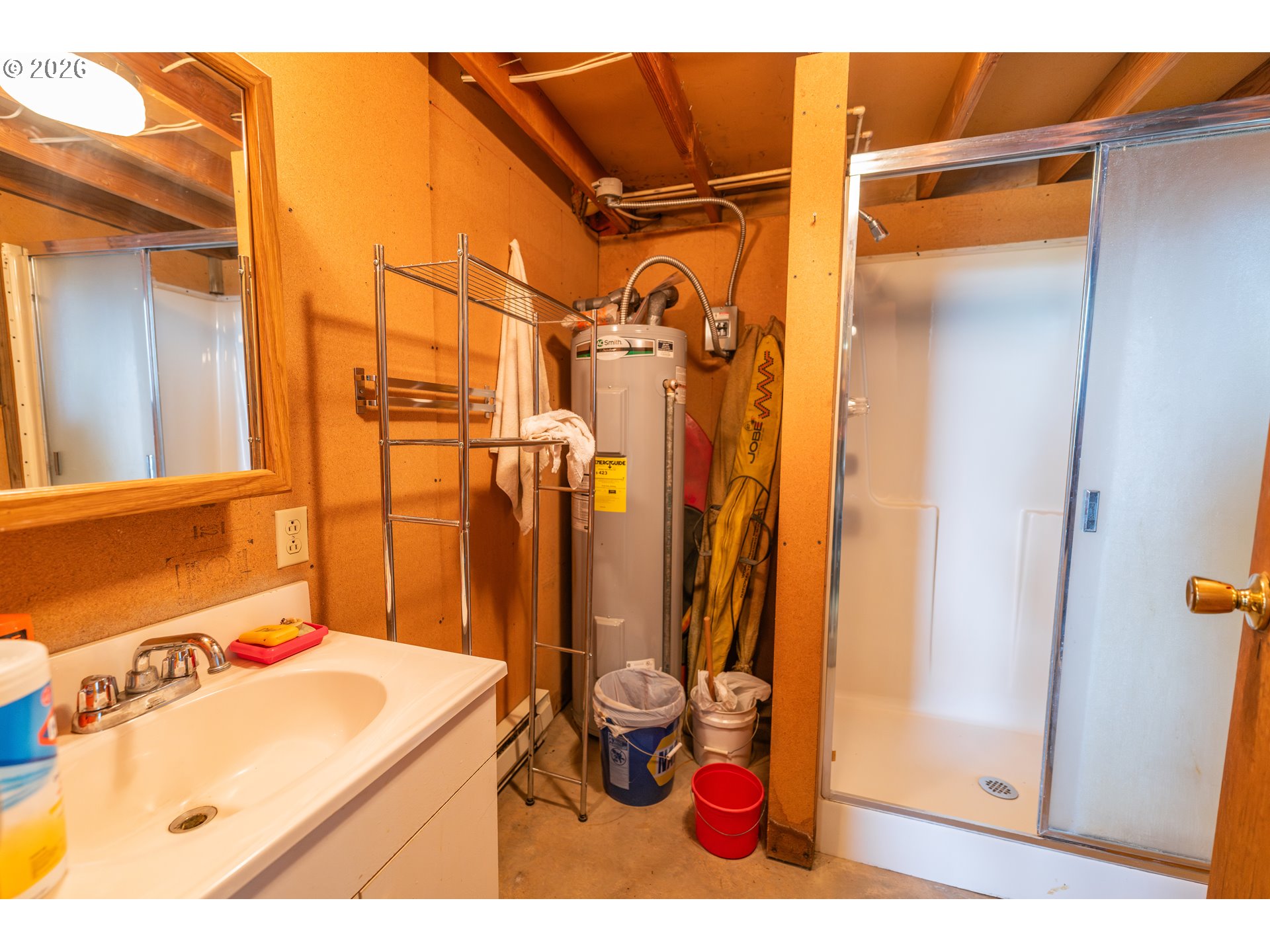 489 Fir Vista Road Sutherlin, OR 97479 - Photo 38 of 47 a bathroom with a sink and a shower