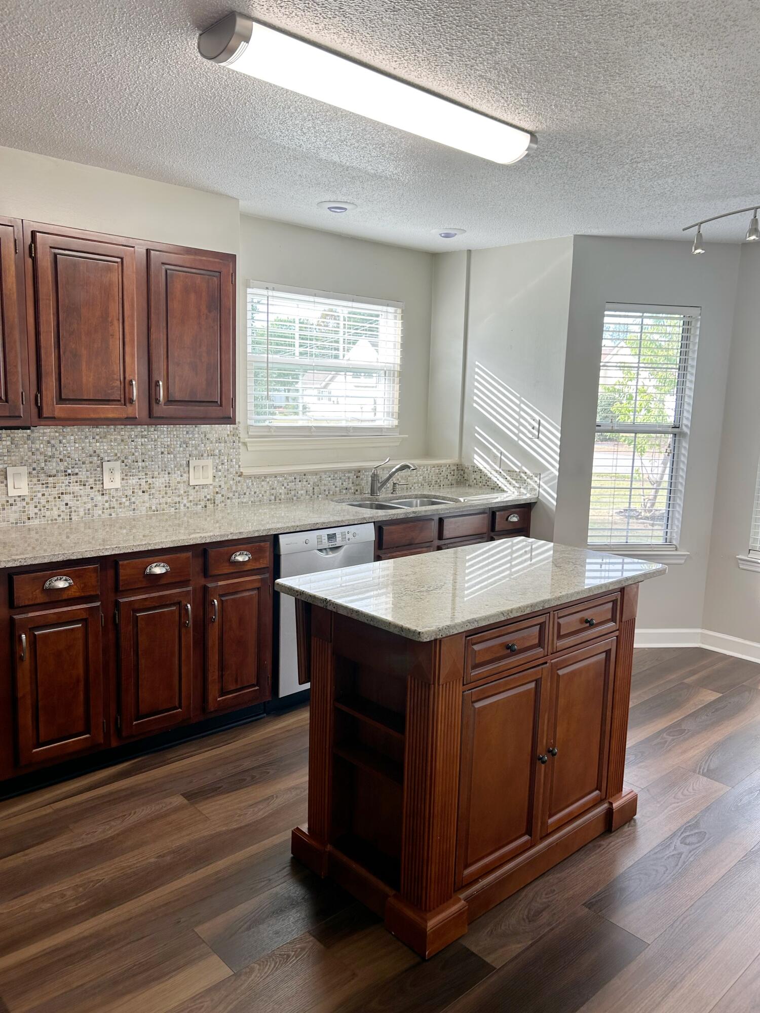 7604 Asherton Lane Chattanooga, TN 37421 - Photo 16 of 37 LOVELY KITCHEN