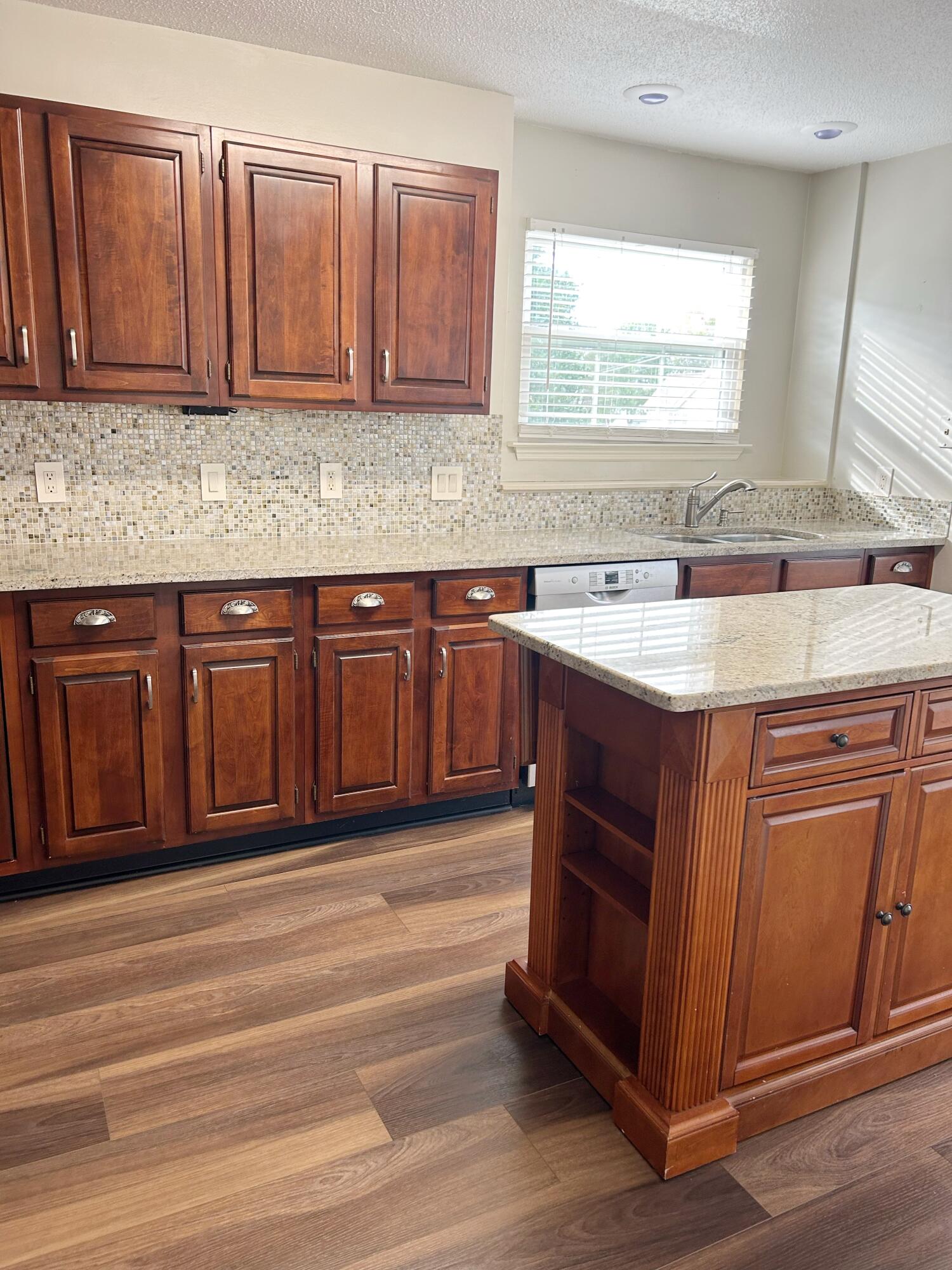 7604 Asherton Lane Chattanooga, TN 37421 - Photo 17 of 37 NICE BACKSPLASH