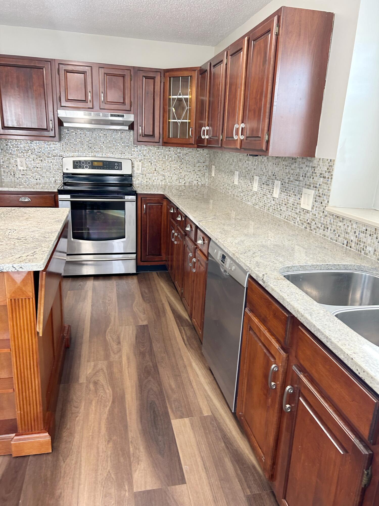 7604 Asherton Lane Chattanooga, TN 37421 - Photo 19 of 37 GRANITE COUNTERTOPS