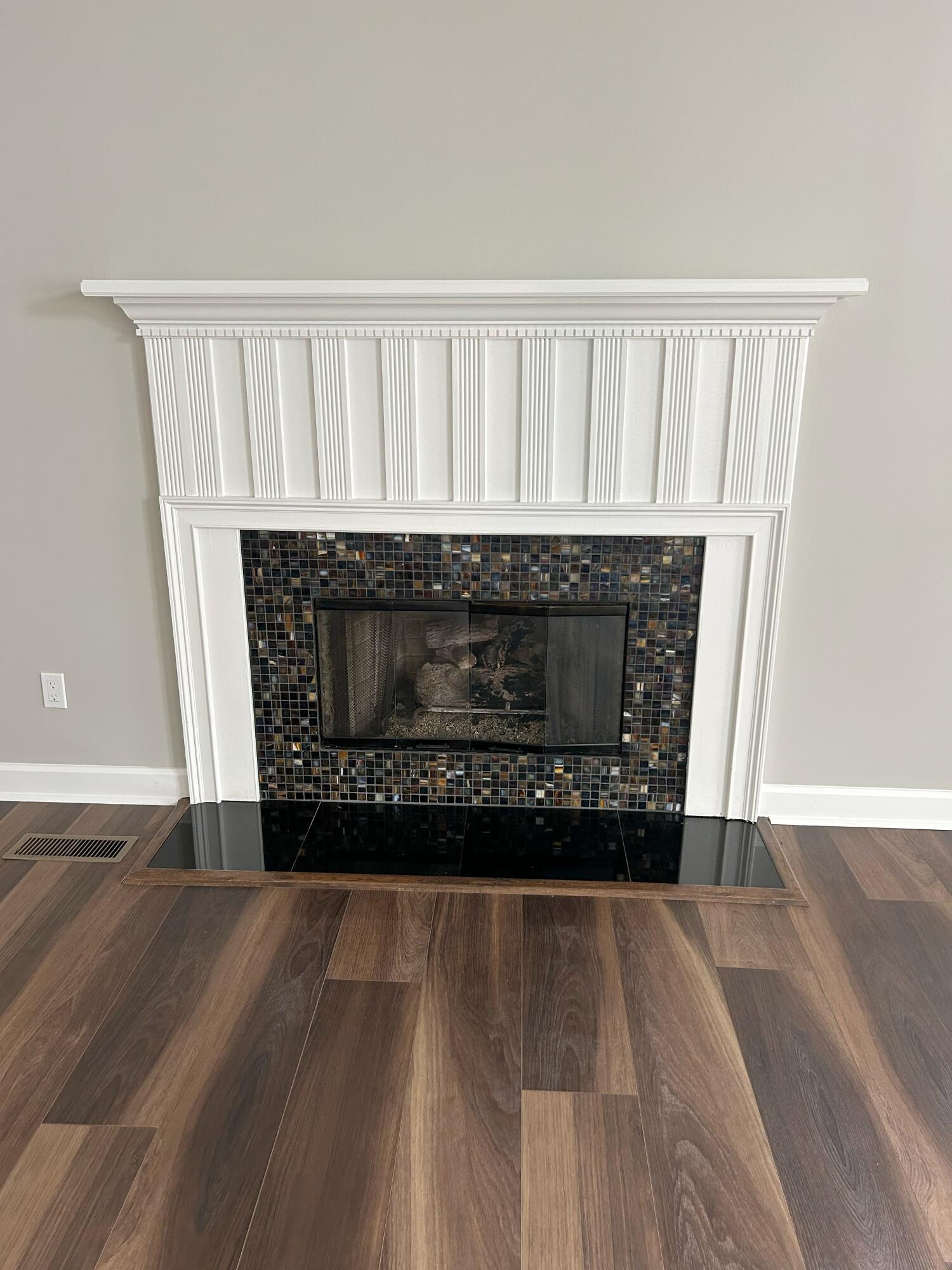 7604 Asherton Lane Chattanooga, TN 37421 - Photo 8 of 37 GAS FIREPLACE