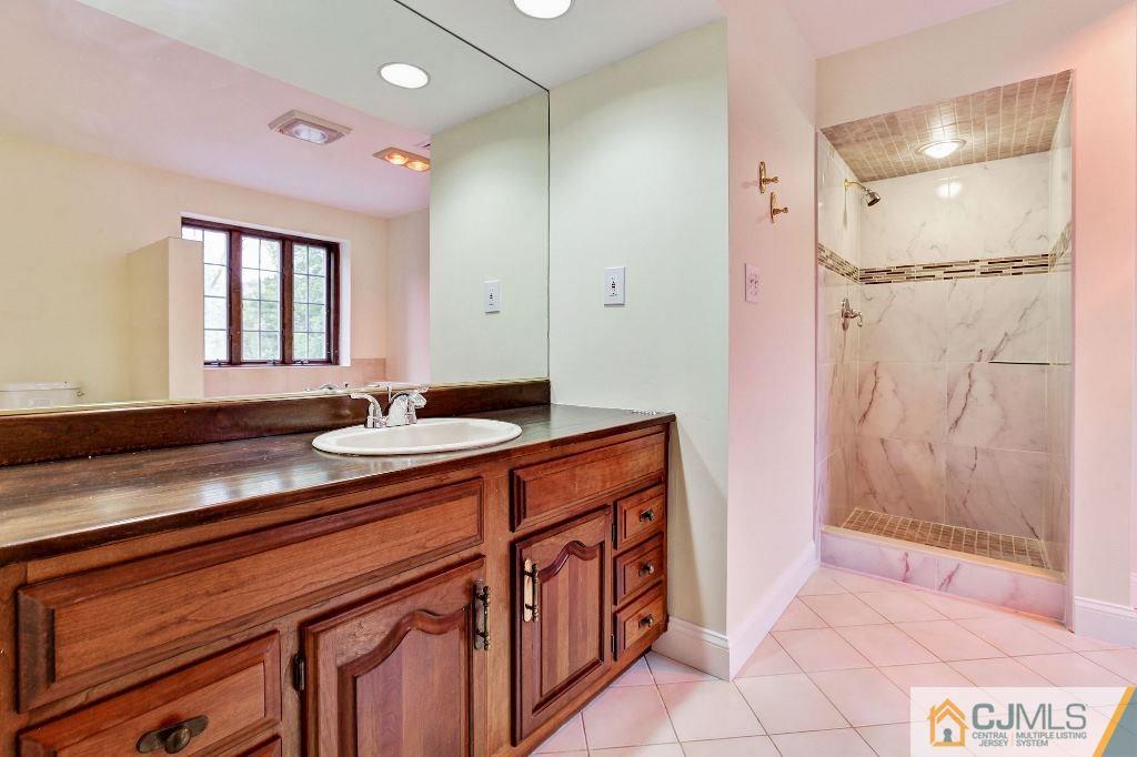 2 Dorset Road Colonia, NJ 07067 - Photo 17 of 25 Gallery Image 17