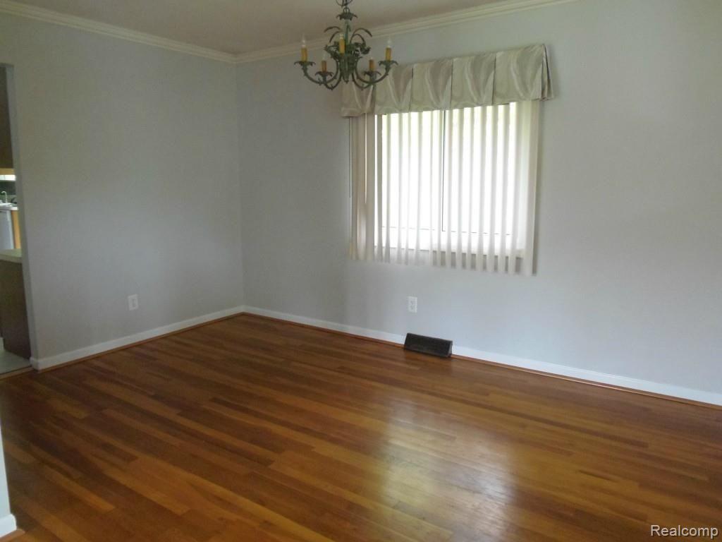 355 North Eager Road Howell, MI 48843 - Photo 7 of 55 108.jpg