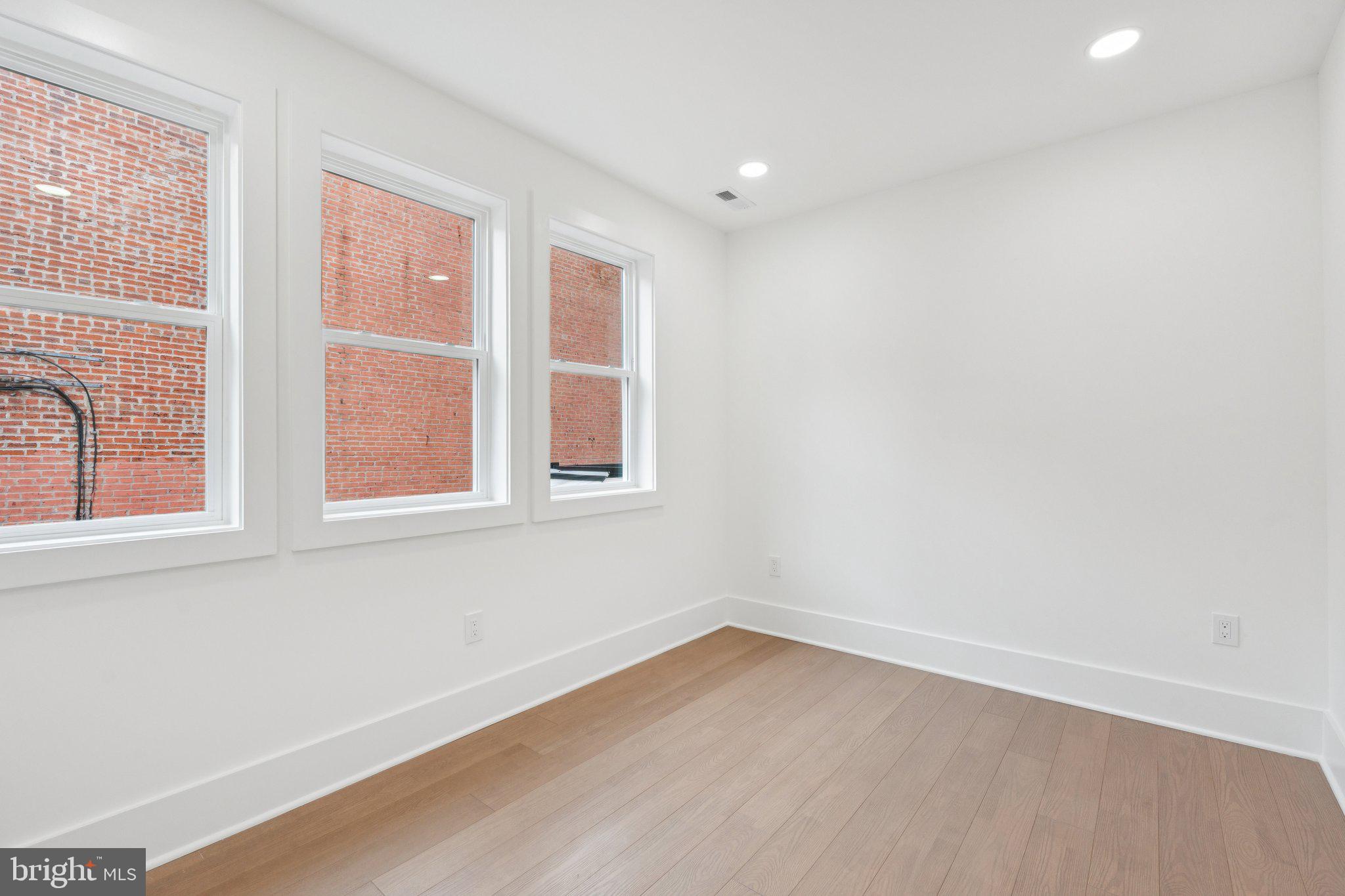 1827 North Capitol Street Northeast Washington, DC 20002 - Photo 27 of 53 an empty room with a window