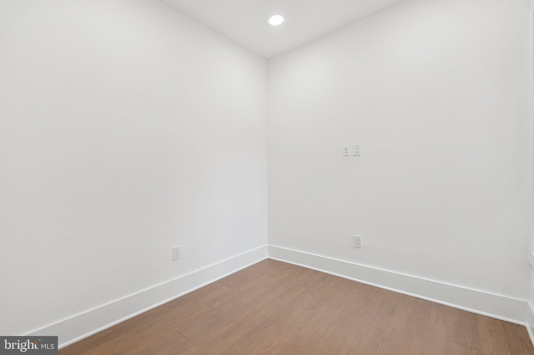 1827 North Capitol Street Northeast Washington, DC 20002 - Photo 31 of 53 a room