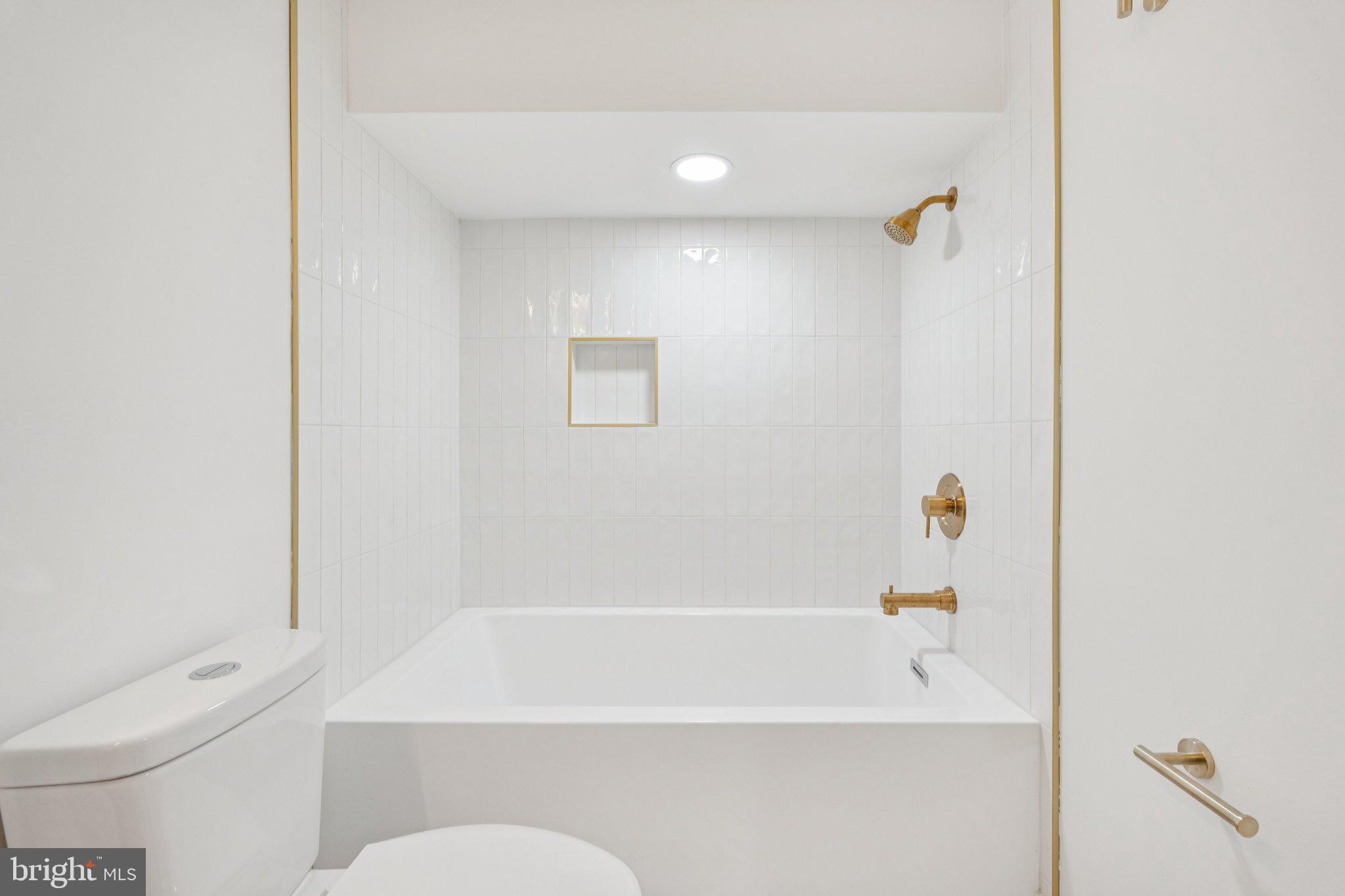 1827 North Capitol Street Northeast Washington, DC 20002 - Photo 43 of 53 a bathroom with a bathtub and a toilet