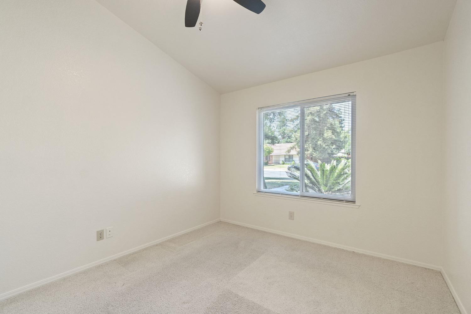 2500 Mitchell Avenue Clovis, CA 93611 - Photo 26 of 31 an empty room with windows
