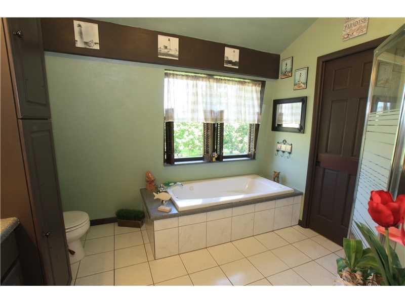416 Dillon Road Acme, PA 15610 - Photo 9 of 18 Master Bath/Spa.