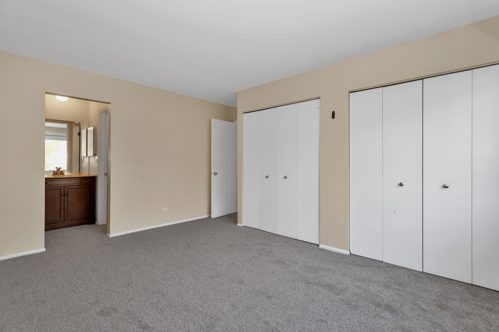 664 Claridge Circle Hoffman Estates, IL 60169 - Photo 19 of 35 a view of an empty room with a bathroom