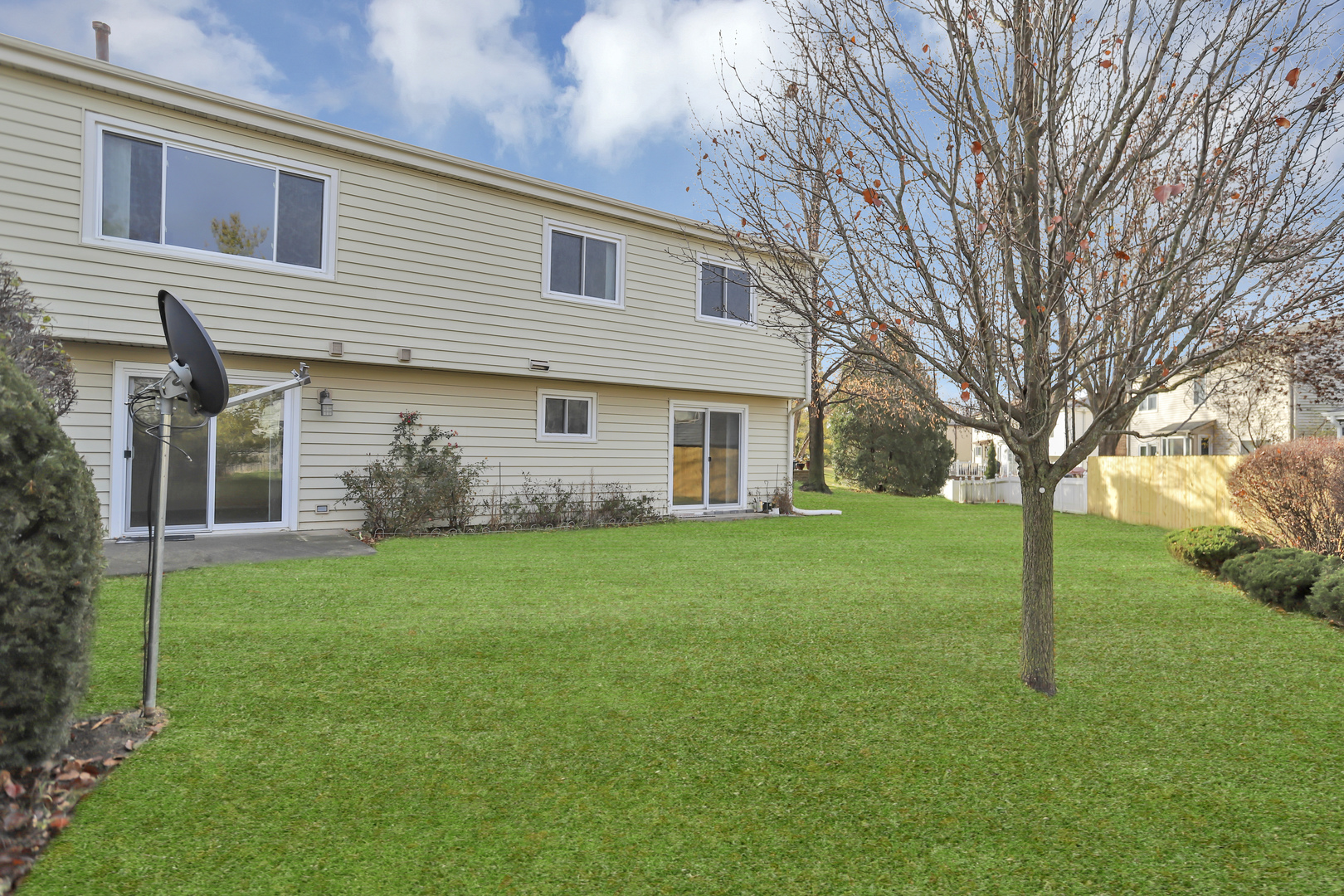 664 Claridge Circle Hoffman Estates, IL 60169 - Photo 4 of 35 a view of a backyard with plants and large tree