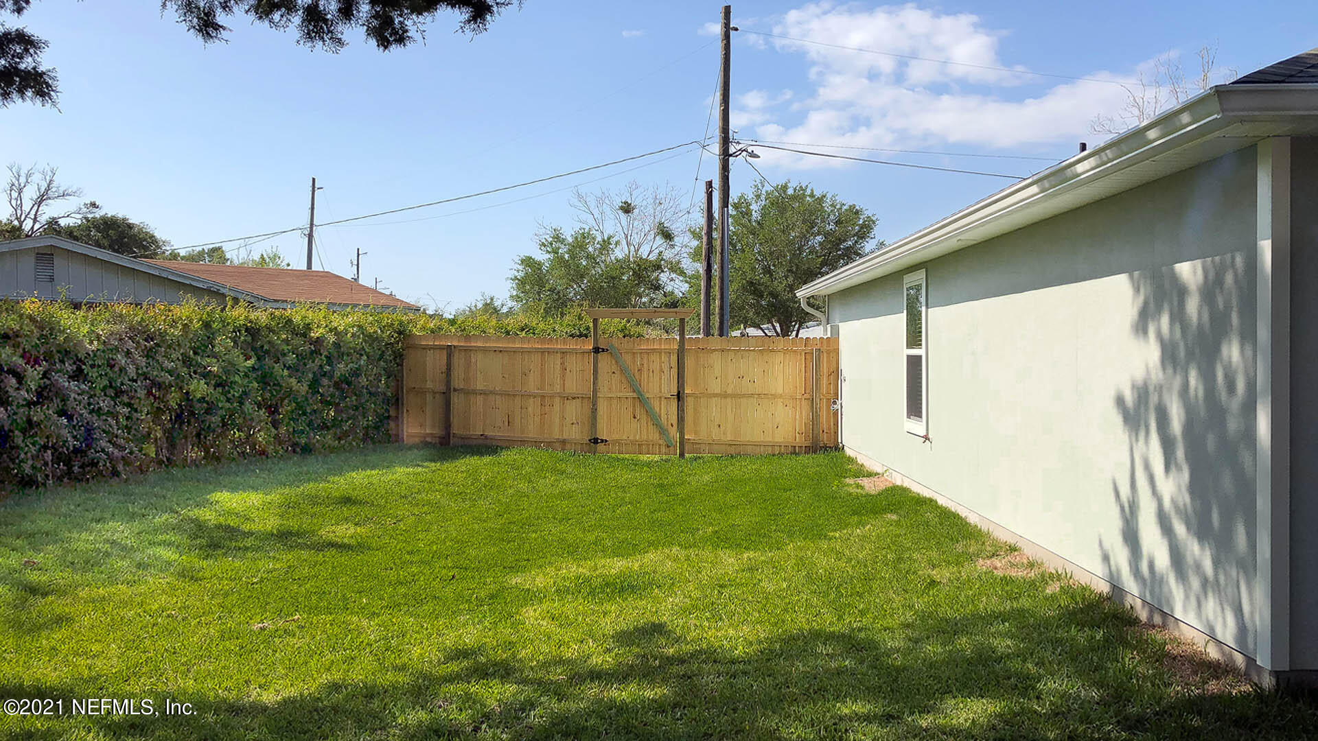 705 Amberjack Lane Atlantic Beach, FL 32233 - Photo 26 of 40 026_Side Yard