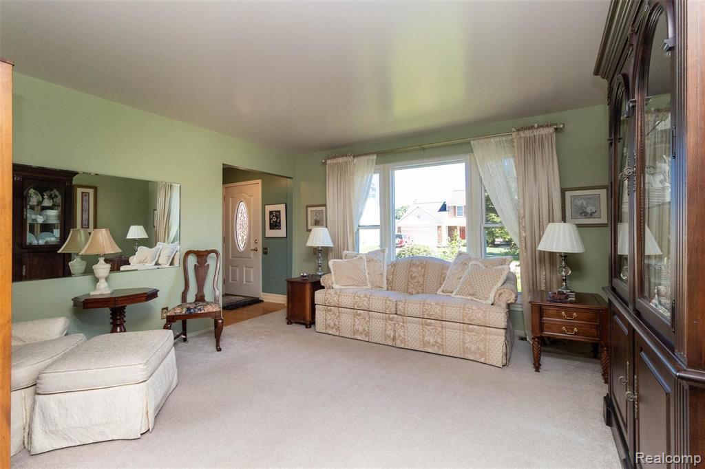 971 Paddington Road Canton, MI 48187 - Photo 8 of 42