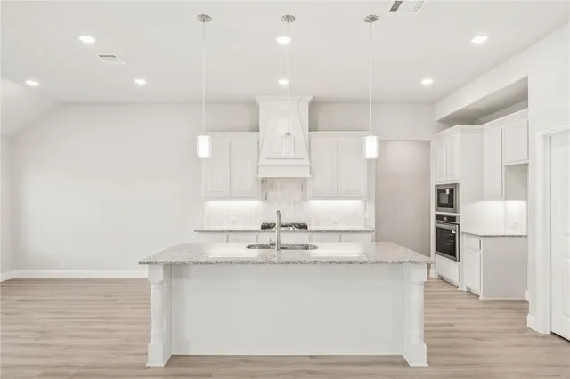 $595,000 | 409 Atlas Cedar Drive, Glenn Heights, TX 75154