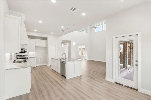 $595,000 | 409 Atlas Cedar Drive, Glenn Heights, TX 75154