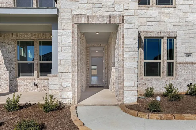 $595,000 | 409 Atlas Cedar Drive, Glenn Heights, TX 75154