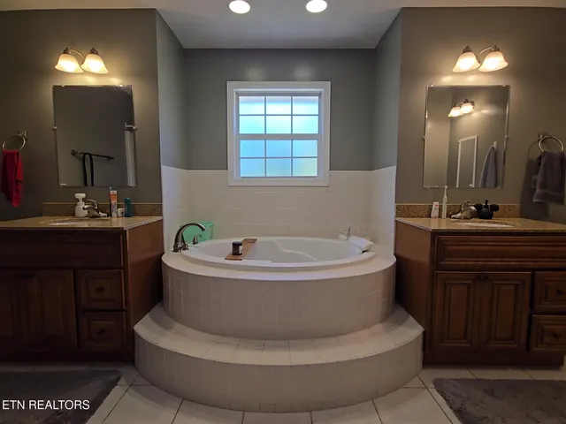 $350,000 | 1050 Jane Phillips Road, Oneida, TN 37841