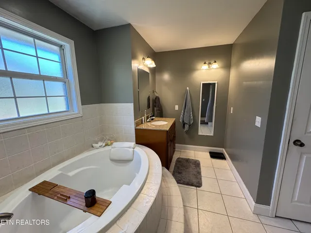 $350,000 | 1050 Jane Phillips Road, Oneida, TN 37841