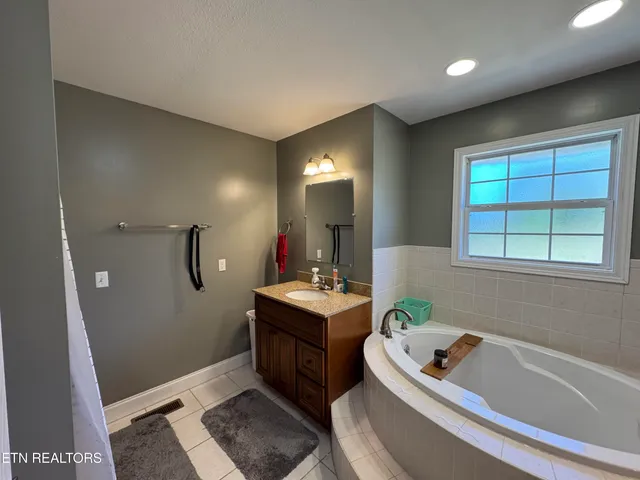 $350,000 | 1050 Jane Phillips Road, Oneida, TN 37841