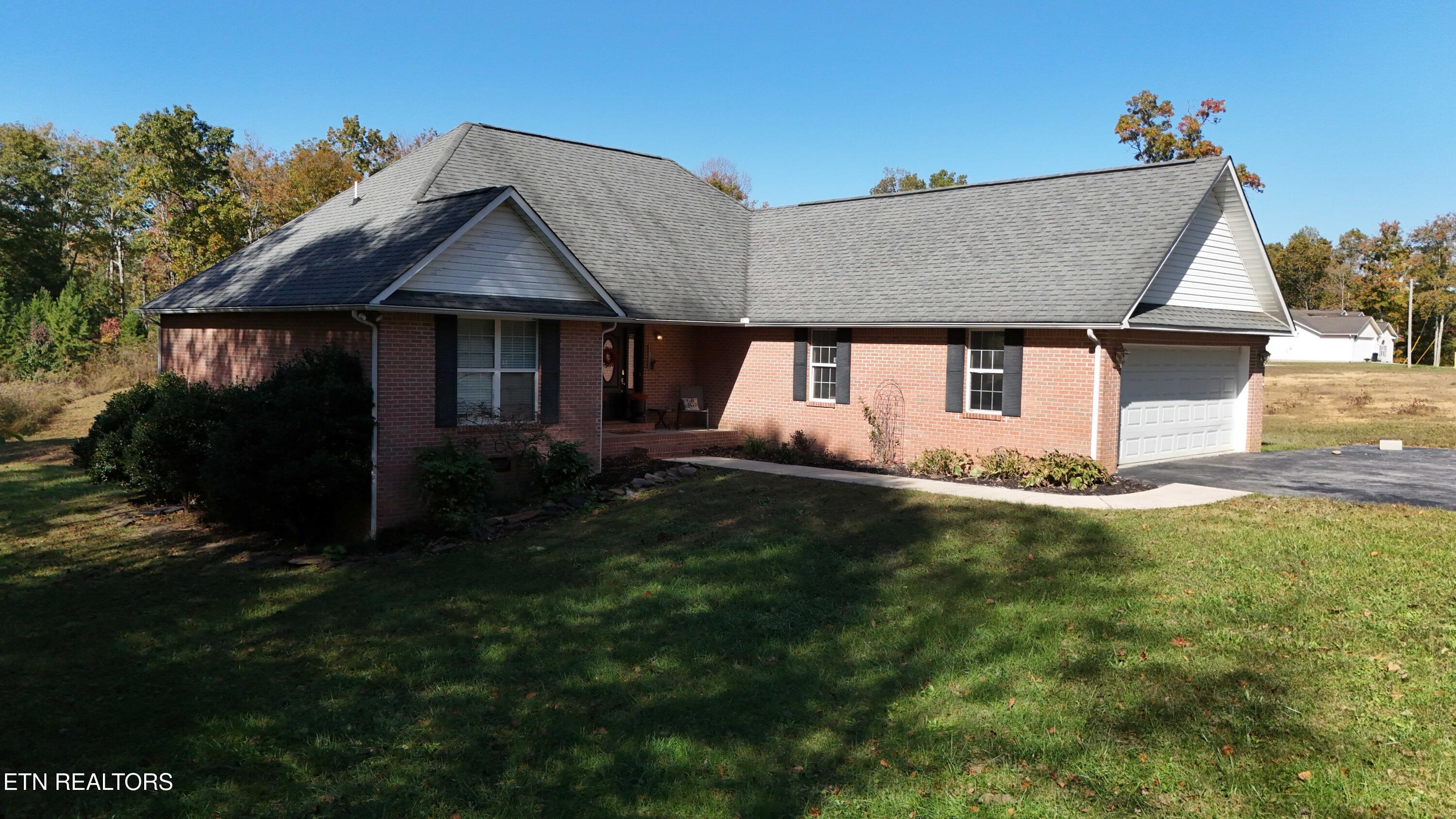 1050 Jane Phillips Road Oneida, TN 37841 - Photo 3 of 45 1121