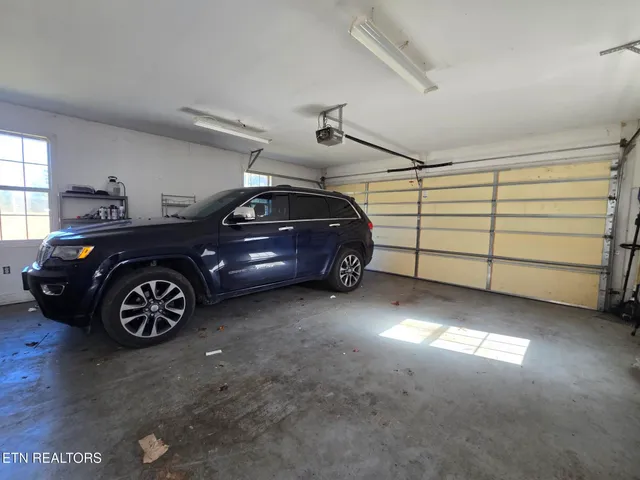 $350,000 | 1050 Jane Phillips Road, Oneida, TN 37841