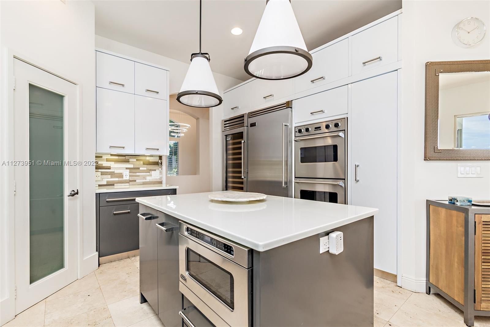 9460 Southeast Point Terrace Jupiter, FL 33469 - Photo 14 of 51 a kitchen that has a stove and a table in it