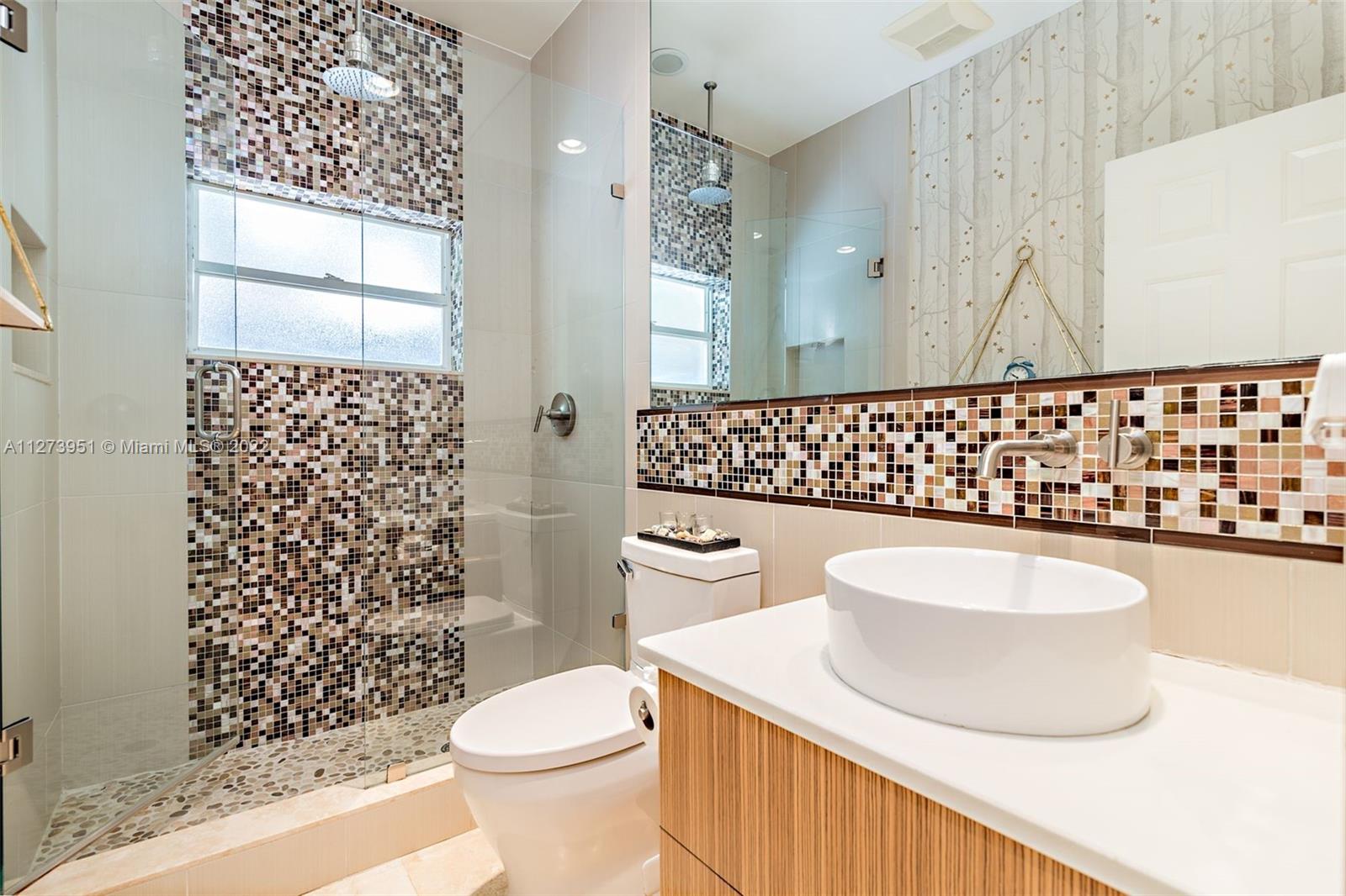 9460 Southeast Point Terrace Jupiter, FL 33469 - Photo 23 of 51 a bathroom with a sink a toilet and shower