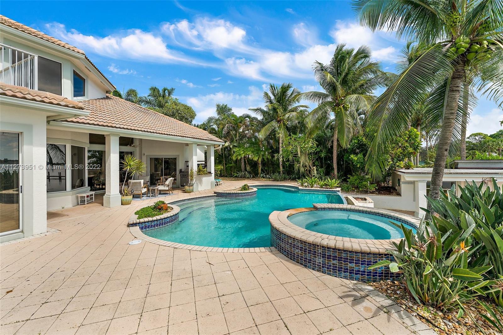 9460 Southeast Point Terrace Jupiter, FL 33469 - Photo 38 of 51 a view of a house with swimming pool and sitting area