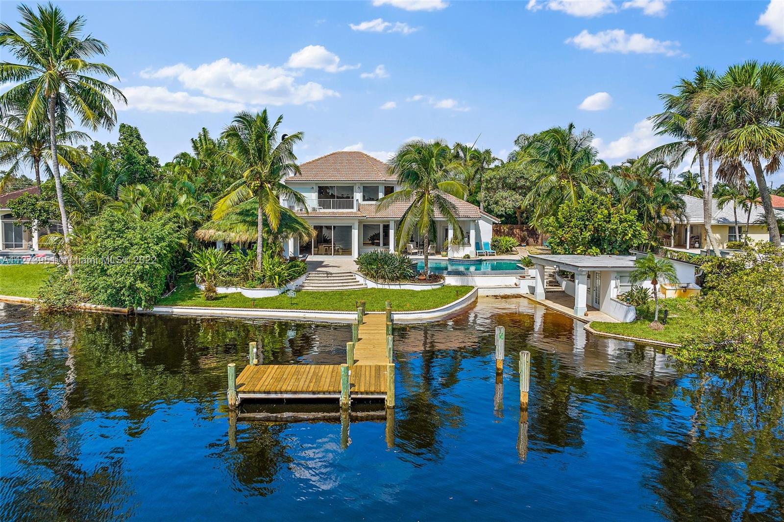 9460 Southeast Point Terrace Jupiter, FL 33469 - Photo 41 of 51 a view of a chairs and table in the patio