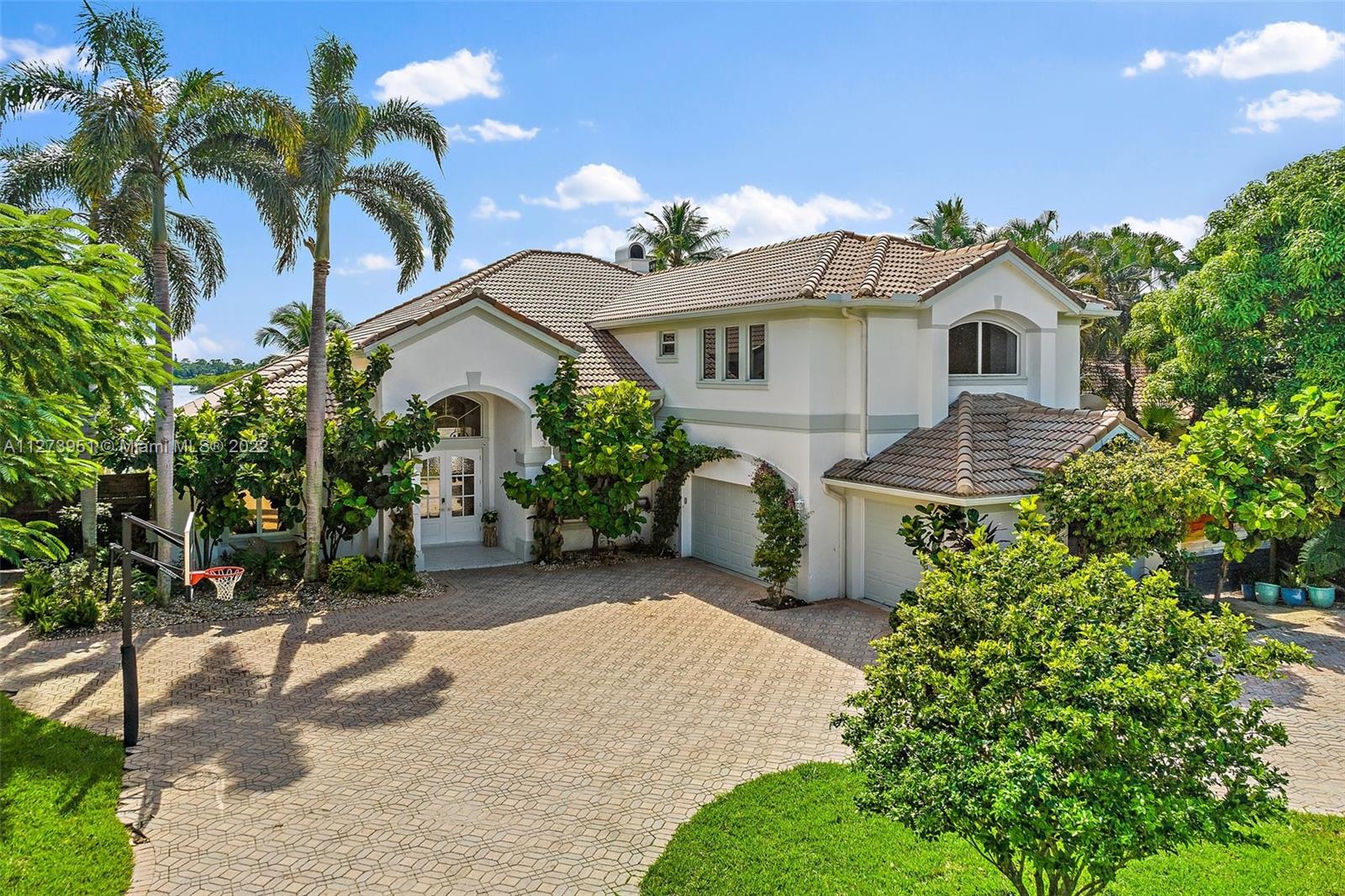 9460 Southeast Point Terrace Jupiter, FL 33469 - Photo 42 of 51 a front view of a house with garden