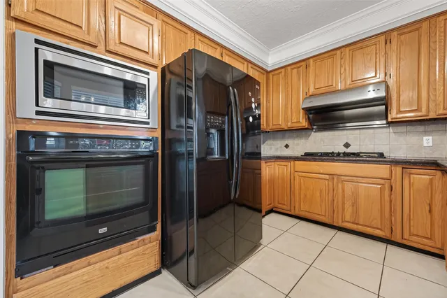 $2,500 | 7814 Millbrook Drive, Houston, TX 77095