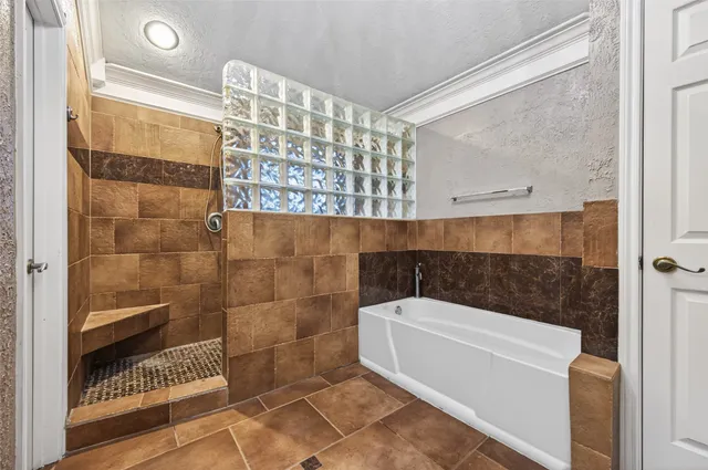 $2,500 | 7814 Millbrook Drive, Houston, TX 77095