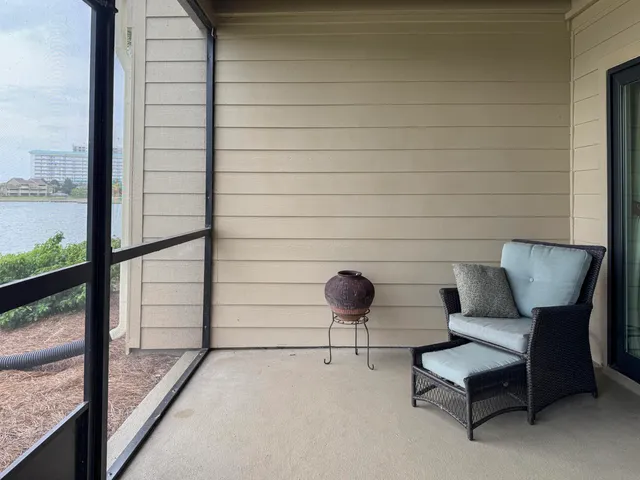 a view of entryway with a couch