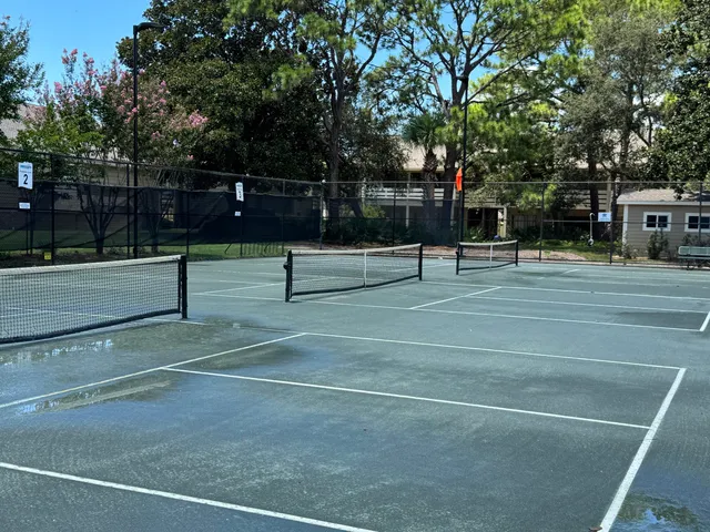 a view of a tennis court
