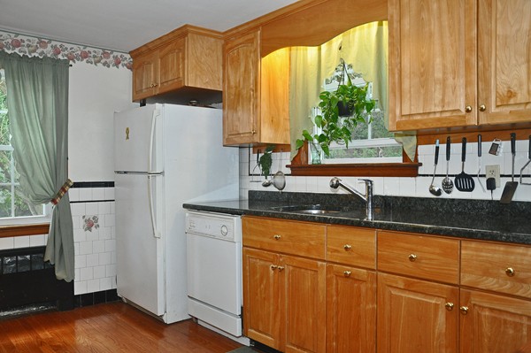 31 Clancy Road Boston, MA 02124 - Photo 4 of 13