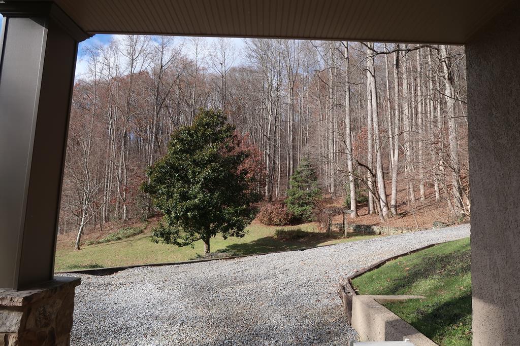 2899 Gribble Edwards Road Hayesville, NC 28904 - Photo 54 of 65 Lower level living area