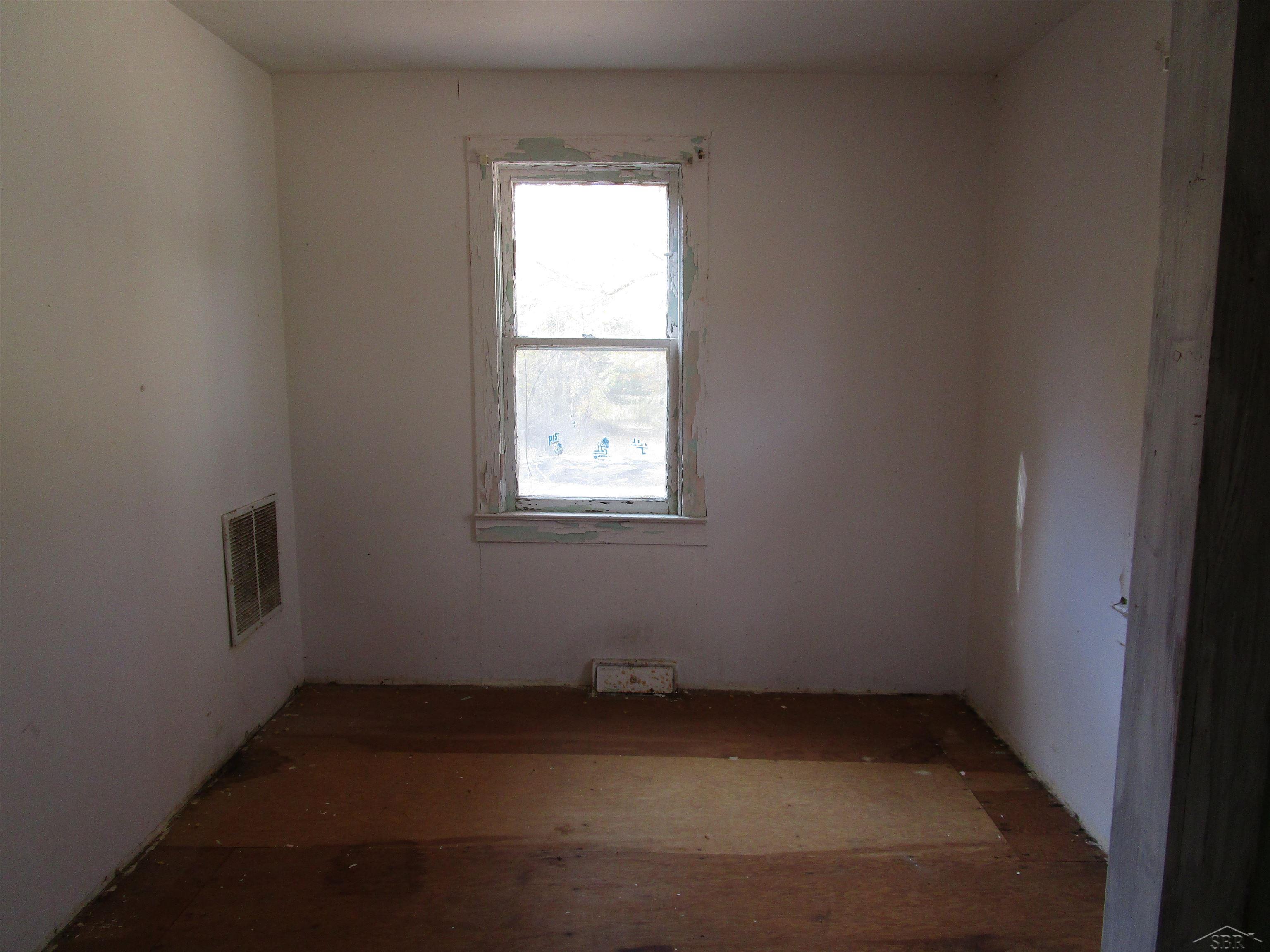 9875 Midland Road Freeland, MI 48623 - Photo 13 of 25 50094252-12.JPG