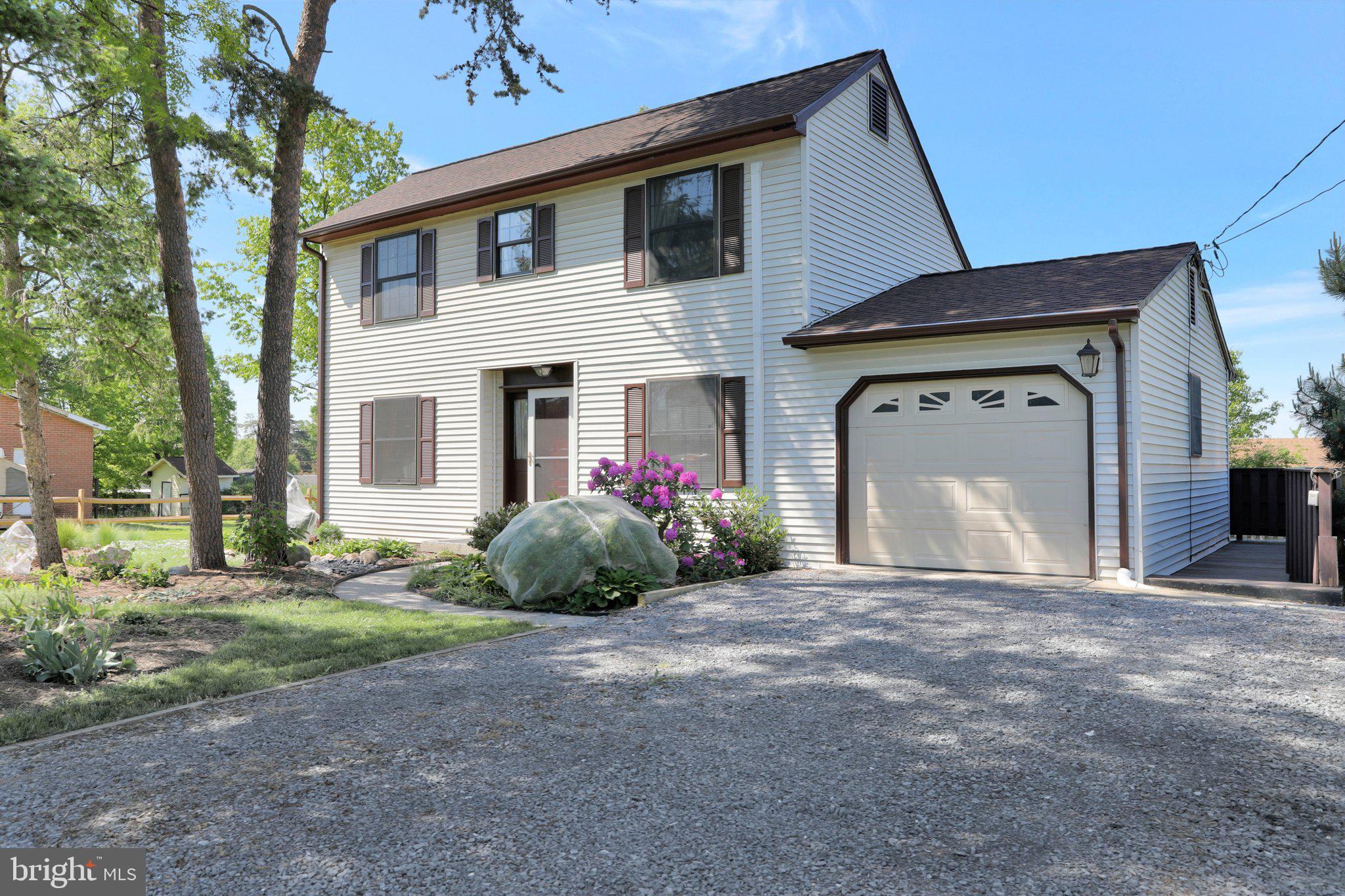 44 Harding Lane Inwood, WV 25428 - Photo 1 of 27 Move-in ready 3BR/2BA Salt-box style home