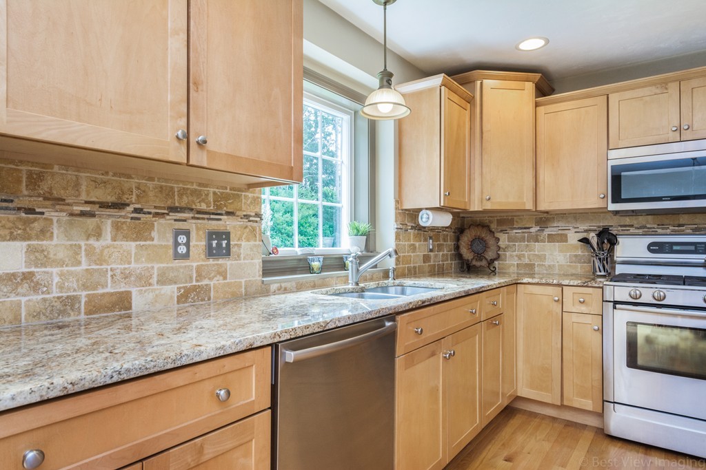 27 Surrey Road Littleton, MA 01460 - Photo 11 of 30 Gallery Image 11