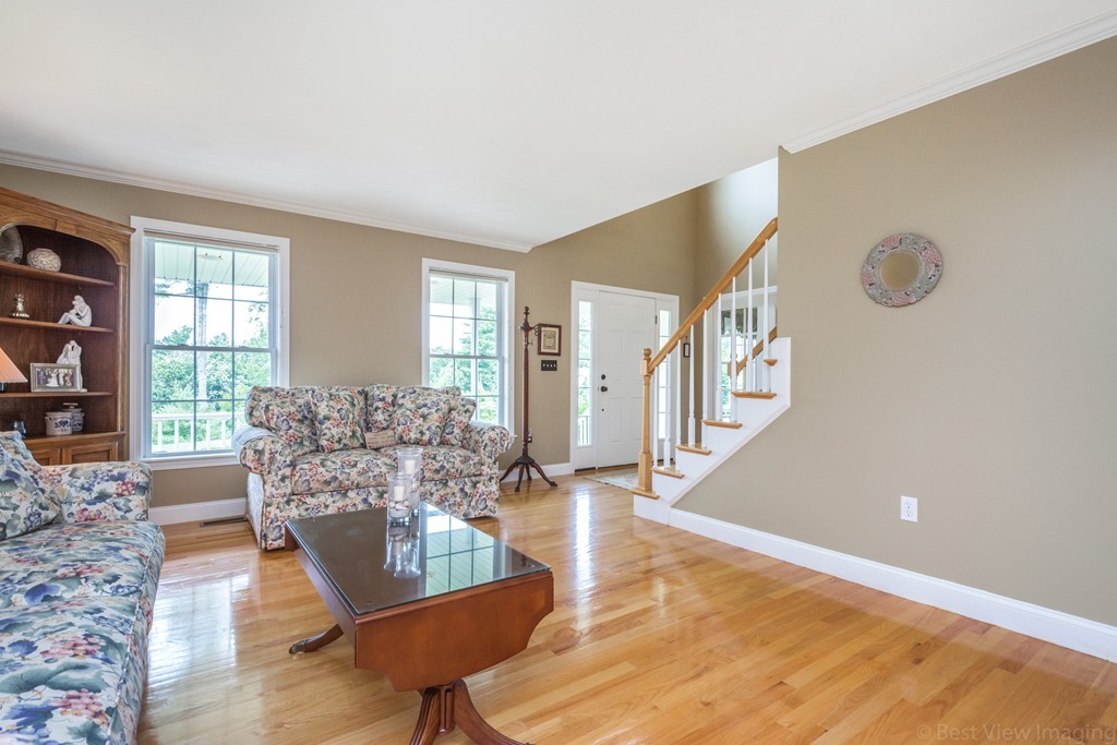 27 Surrey Road Littleton, MA 01460 - Photo 4 of 30 Gallery Image 4