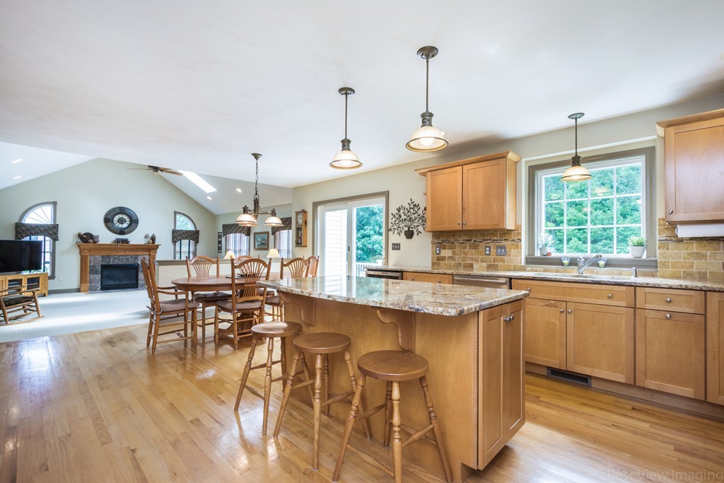 27 Surrey Road Littleton, MA 01460 - Photo 8 of 30 Gallery Image 8