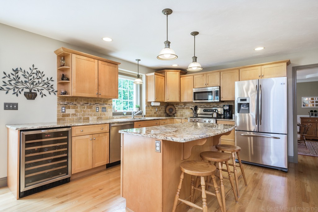 27 Surrey Road Littleton, MA 01460 - Photo 9 of 30 Gallery Image 9