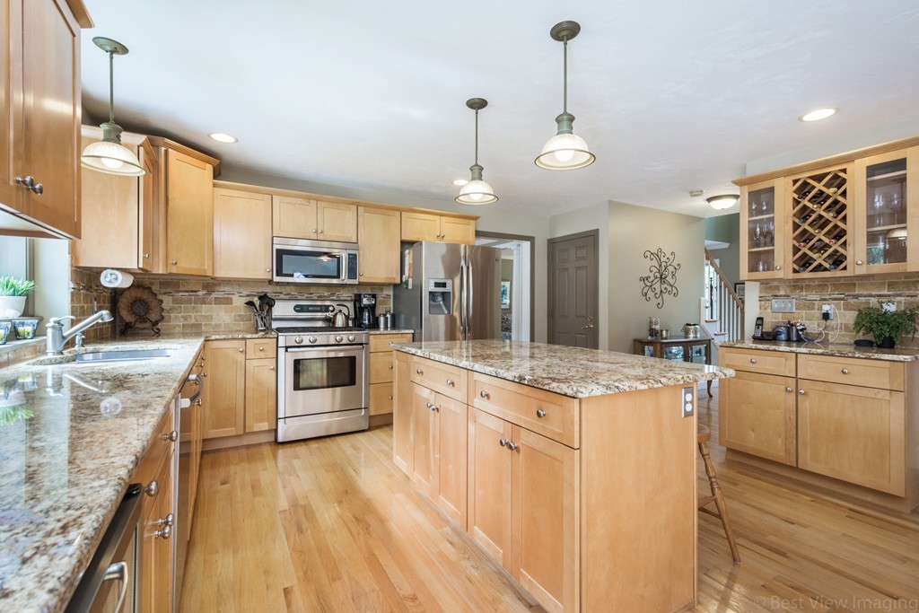 27 Surrey Road Littleton, MA 01460 - Photo 10 of 30 Gallery Image 10