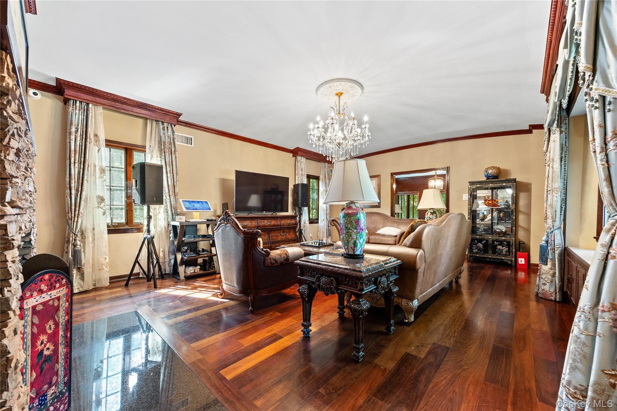 2 Rutland Road Great Neck, NY 11020 - Photo 8 of 41