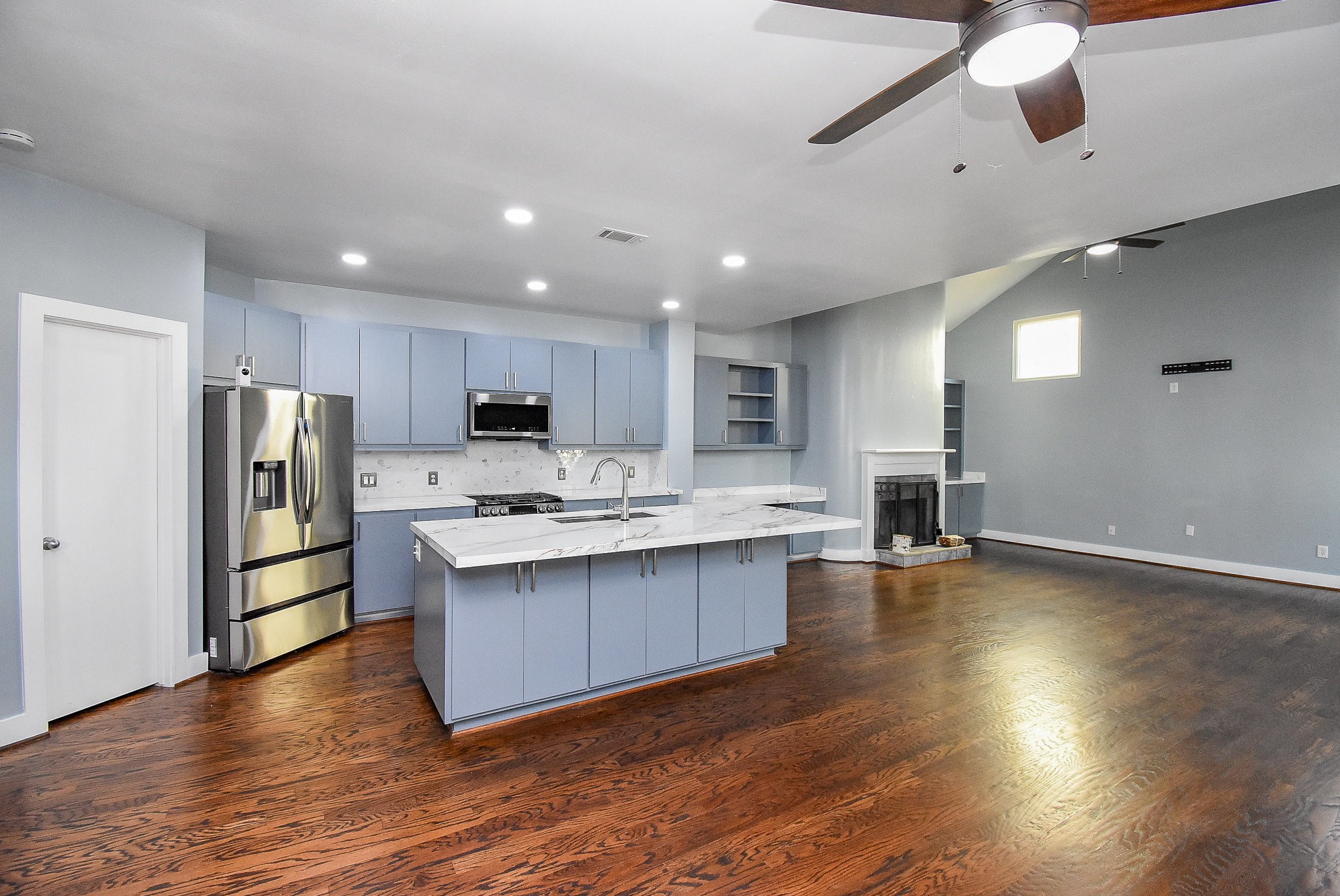 3720 Link Valley Houston, TX 77025 - Photo 12 of 25 a kitchen with stainless steel appliances granite countertop a refrigerator a sink dishwasher a stove and a wooden floors