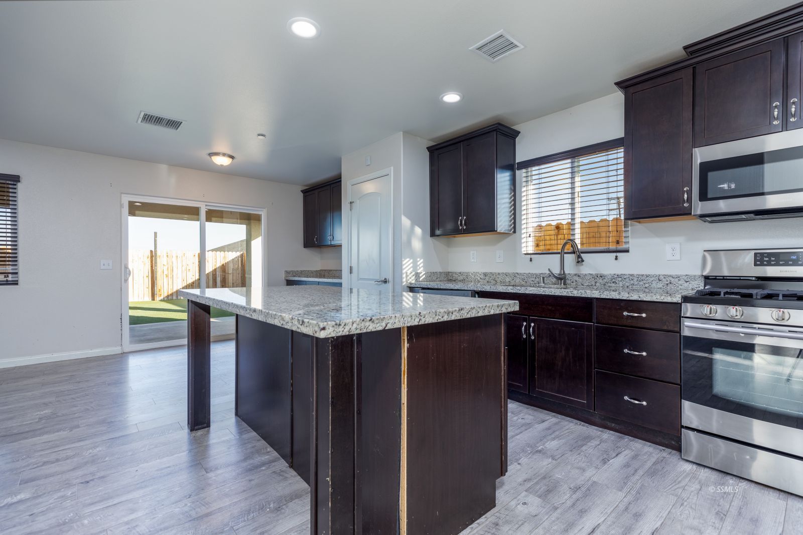 1604 Mayo Street Ridgecrest, CA 93555 - Photo 6 of 26