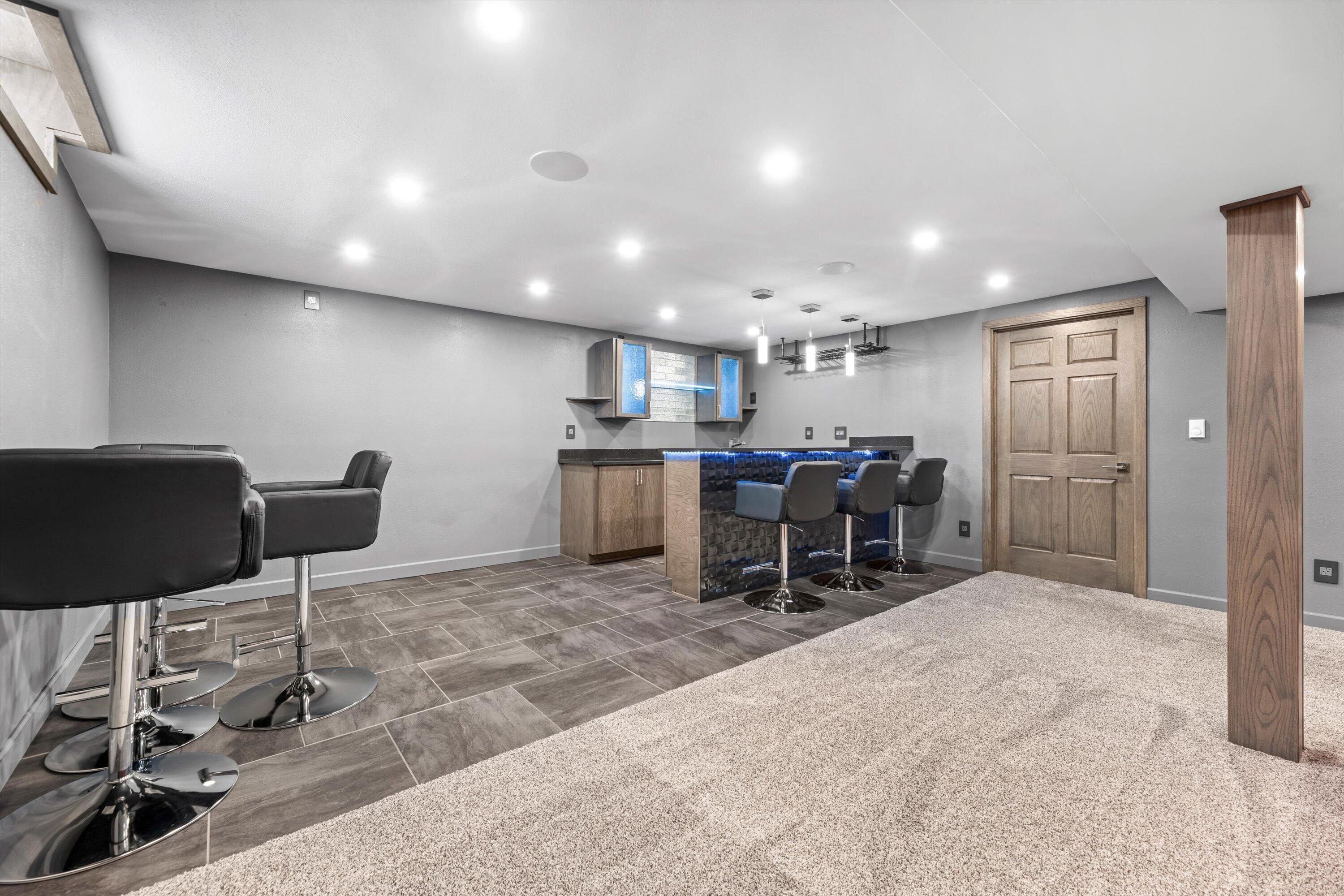 N78W15339 Haymeadow Road Menomonee Falls, WI 53051 - Photo 35 of 50 Beautiful Custom Bar