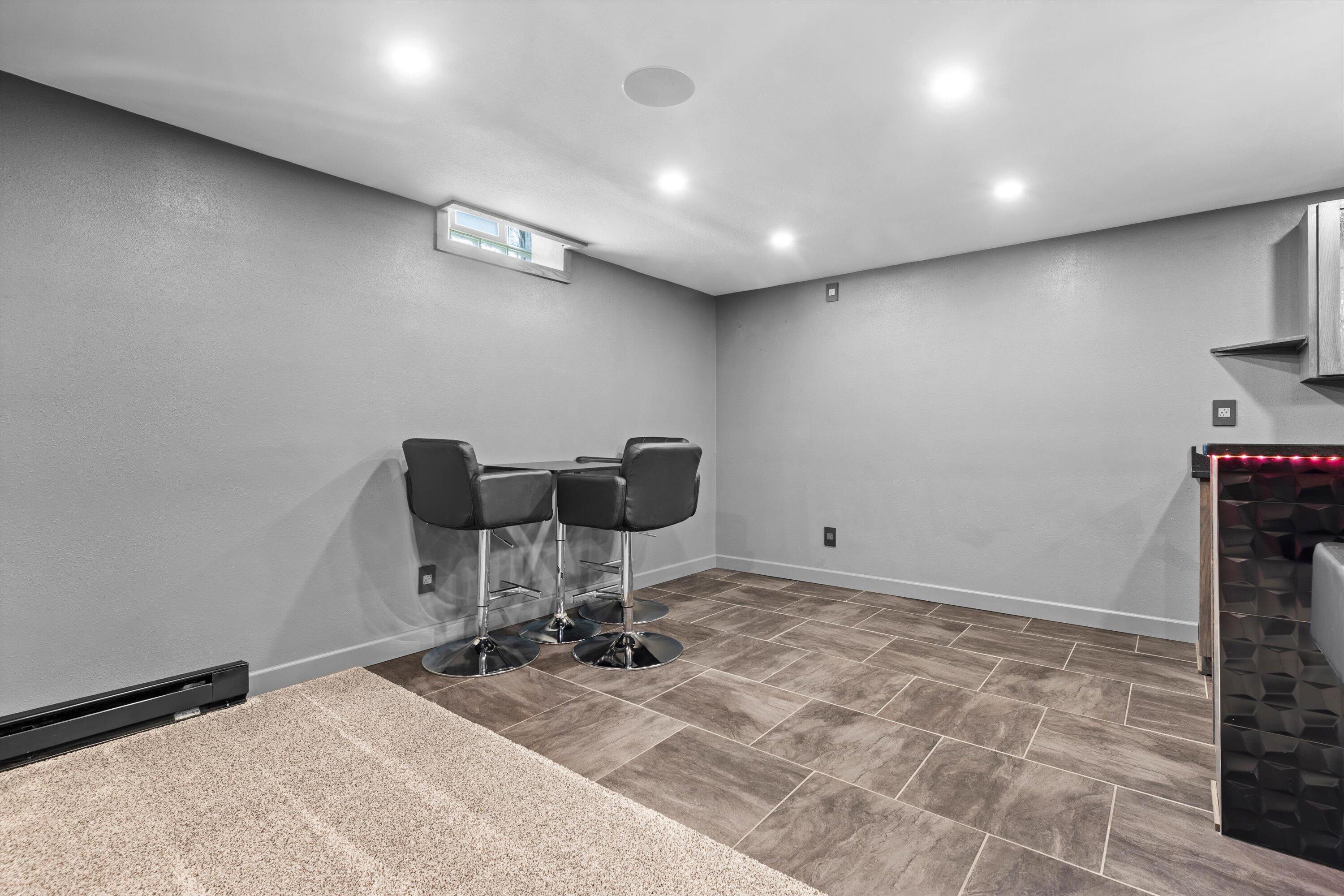 N78W15339 Haymeadow Road Menomonee Falls, WI 53051 - Photo 36 of 50 Table and Chairs Included