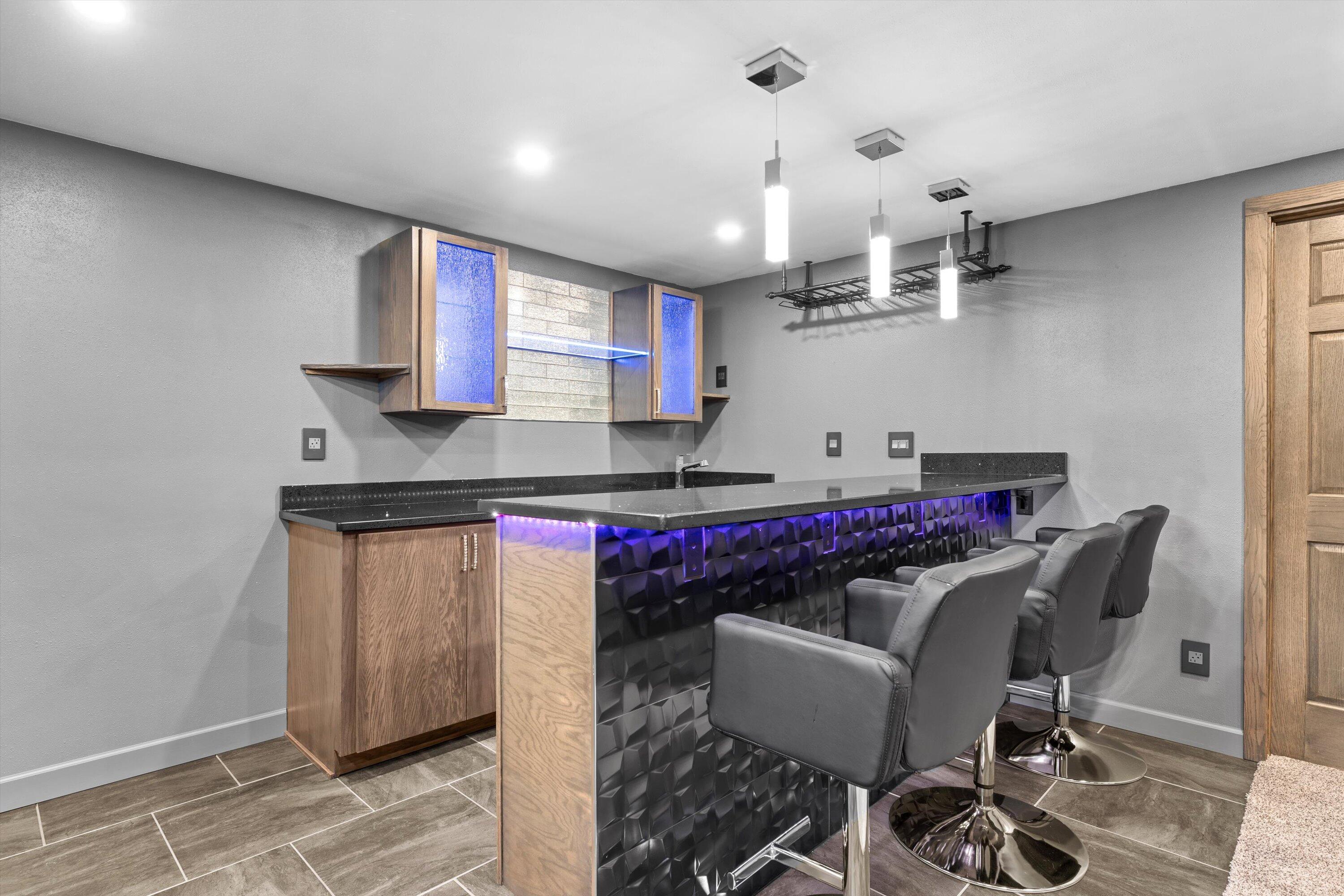 N78W15339 Haymeadow Road Menomonee Falls, WI 53051 - Photo 37 of 50 Under Coutner Lighting, Chairs Included