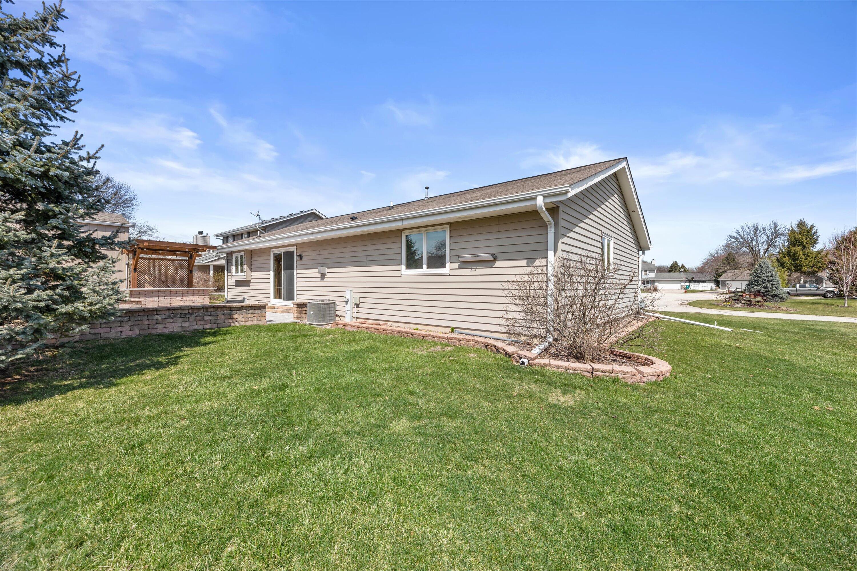 N78W15339 Haymeadow Road Menomonee Falls, WI 53051 - Photo 43 of 50 Private Yard